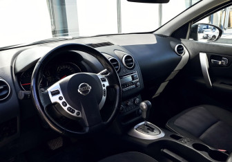 Подержанный автомобиль Nissan Qashqai 2012 года (15 фото)