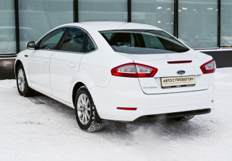 Подержанный автомобиль Ford Mondeo Liftback 2010 года (3 фото)