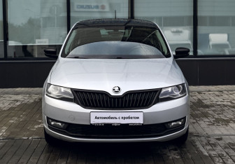 Подержанный автомобиль Skoda Rapid Liftback 2017 года (8 фото)