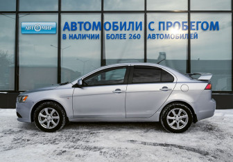 Подержанный автомобиль Mitsubishi Lancer Sedan 2010 года (2 фото)
