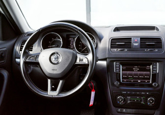 Подержанный автомобиль Skoda Yeti 2017 года (19 фото)