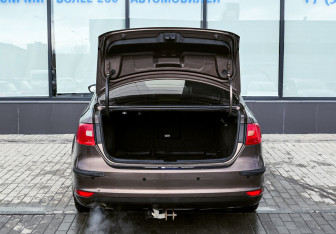 Подержанный автомобиль Volkswagen Jetta Sedan 2012 года (19 фото)