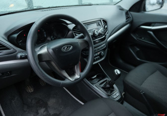 Подержанный автомобиль LADA (ВАЗ) Vesta Sedan 2016 года (9 фото)