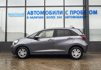 Подержанный автомобиль Honda Fit 2021 года (2 фото)