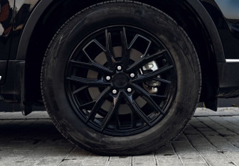 Подержанный автомобиль Geely Atlas Pro 2024 года (21 фото)