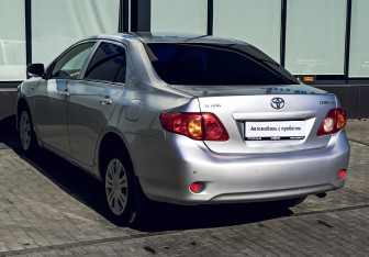 Подержанный автомобиль Toyota Corolla Sedan 2007 года (3 фото)