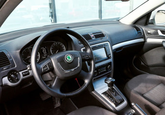Подержанный автомобиль Skoda Octavia Liftback 2013 года (16 фото)