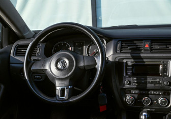 Подержанный автомобиль Volkswagen Jetta Sedan 2013 года (11 фото)