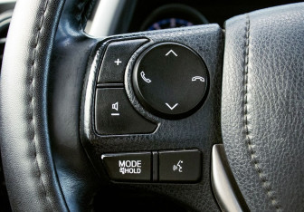 Подержанный автомобиль Toyota RAV4 2016 года (14 фото)
