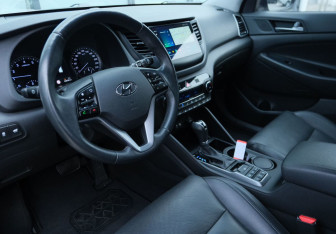 Подержанный автомобиль Hyundai Tucson 2016 года (9 фото)