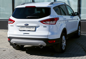 Подержанный автомобиль Ford Kuga 2014 года (5 фото)