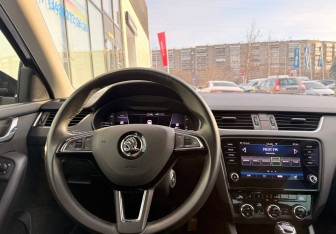 Подержанный автомобиль Skoda Octavia Liftback 2019 года (11 фото)