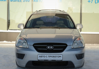 Подержанный автомобиль Kia Carens 2007 года (8 фото)