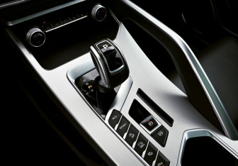 Подержанный автомобиль Geely Coolray 2022 года (10 фото)