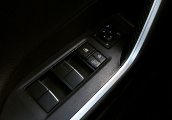 Подержанный автомобиль Toyota RAV4 2020 года (17 фото)