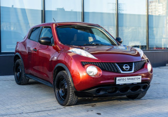 Подержанный автомобиль Nissan Juke 2012 года (7 фото)