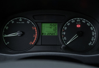 Подержанный автомобиль Skoda Fabia Hatchback 2010 года (13 фото)