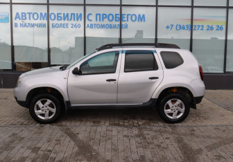 Подержанный автомобиль Renault Duster 2015 года (2 фото)