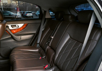 Подержанный автомобиль Infiniti FX 2010 года (18 фото)