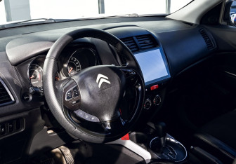Подержанный автомобиль Citroen C4 Aircross 2012 года (15 фото)