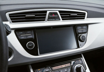 Подержанный автомобиль Geely Atlas 2021 года (15 фото)