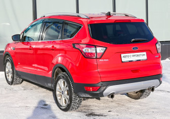 Подержанный автомобиль Ford Kuga 2017 года (3 фото)