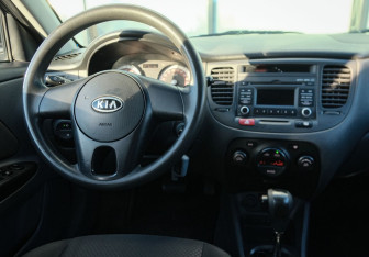 Подержанный автомобиль Kia Rio Sedan 2009 года (10 фото)