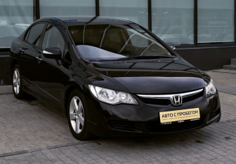 Подержанный автомобиль Honda Civic Sedan 2007 года (7 фото)