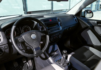 Подержанный автомобиль Volkswagen Tiguan 2010 года (17 фото)