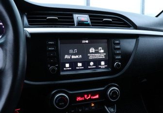 Подержанный автомобиль Kia Rio Sedan 2018 года (11 фото)