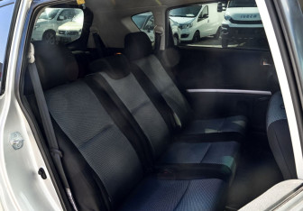 Подержанный автомобиль Toyota Corolla Verso 2008 года (20 фото)