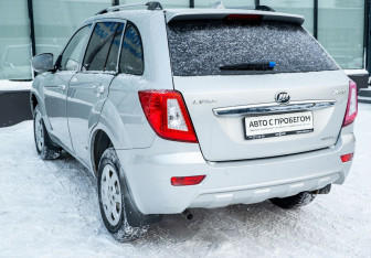 Подержанный автомобиль Lifan X60 2015 года (3 фото)