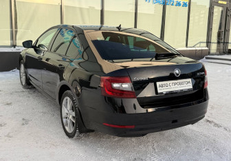 Подержанный автомобиль Skoda Octavia Liftback 2019 года (3 фото)