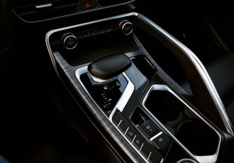 Подержанный автомобиль Geely Tugella 2022 года (10 фото)