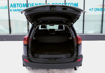 Подержанный автомобиль Toyota RAV4 2014 года (20 фото)