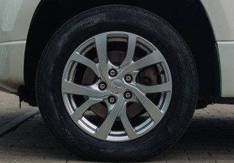 Подержанный автомобиль Suzuki Grand Vitara 2011 года (17 фото)