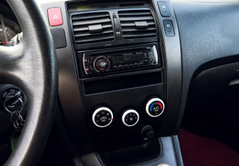 Подержанный автомобиль Hyundai Tucson 2008 года (11 фото)