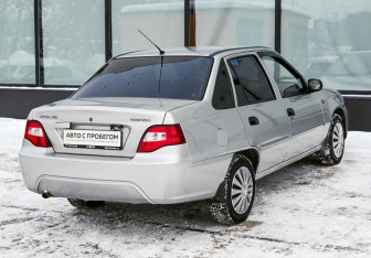 Подержанный автомобиль Daewoo Nexia Sedan 2008 года (5 фото)