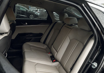 Подержанный автомобиль Kia K5 2021 года (19 фото)