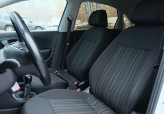 Подержанный автомобиль Volkswagen Polo Sedan 2016 года (16 фото)