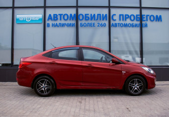 Подержанный автомобиль Hyundai Solaris Sedan 2011 года (6 фото)