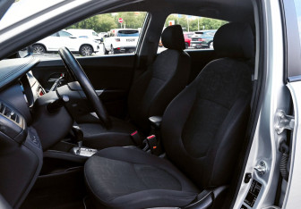 Подержанный автомобиль Kia Rio Hatchback 2013 года (18 фото)