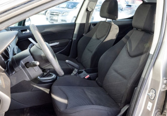 Подержанный автомобиль Peugeot 308 Hatchback 2010 года (9 фото)