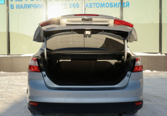 Подержанный автомобиль Ford Focus Sedan 2012 года (19 фото)