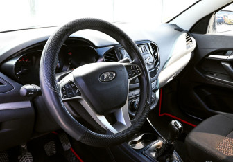 Подержанный автомобиль LADA (ВАЗ) Vesta Sedan 2019 года (15 фото)