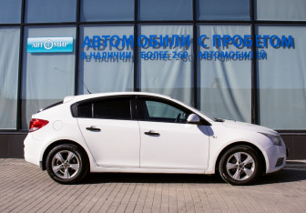 Подержанный автомобиль Chevrolet Cruze Hatchback 2012 года (6 фото)