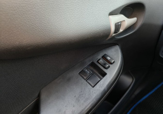 Подержанный автомобиль Toyota Corolla Sedan 2008 года (14 фото)