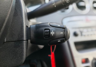 Подержанный автомобиль Peugeot 308 Hatchback 2012 года (16 фото)