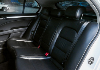 Подержанный автомобиль Skoda Superb Liftback 2011 года (17 фото)