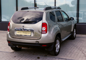 Подержанный автомобиль Renault Duster 2013 года (5 фото)